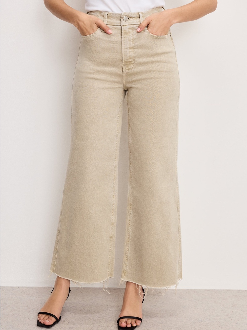 Good American Good Skate Crop High-Rise Wide Leg Jeans in Beige - Size 18